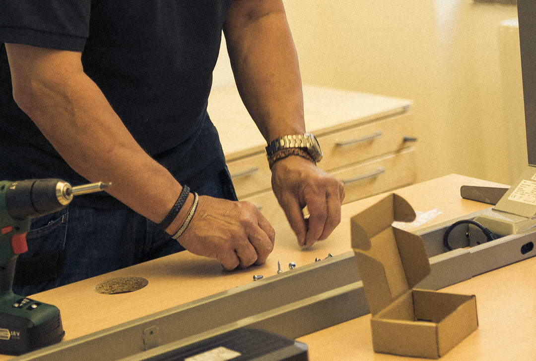 Möbelmontering vid bohagsflytt & företagsflytt | Stadsbud®